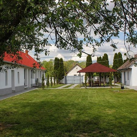 Das Blaue Haus Guesthouse - Kovacshida Eksteriør bilde